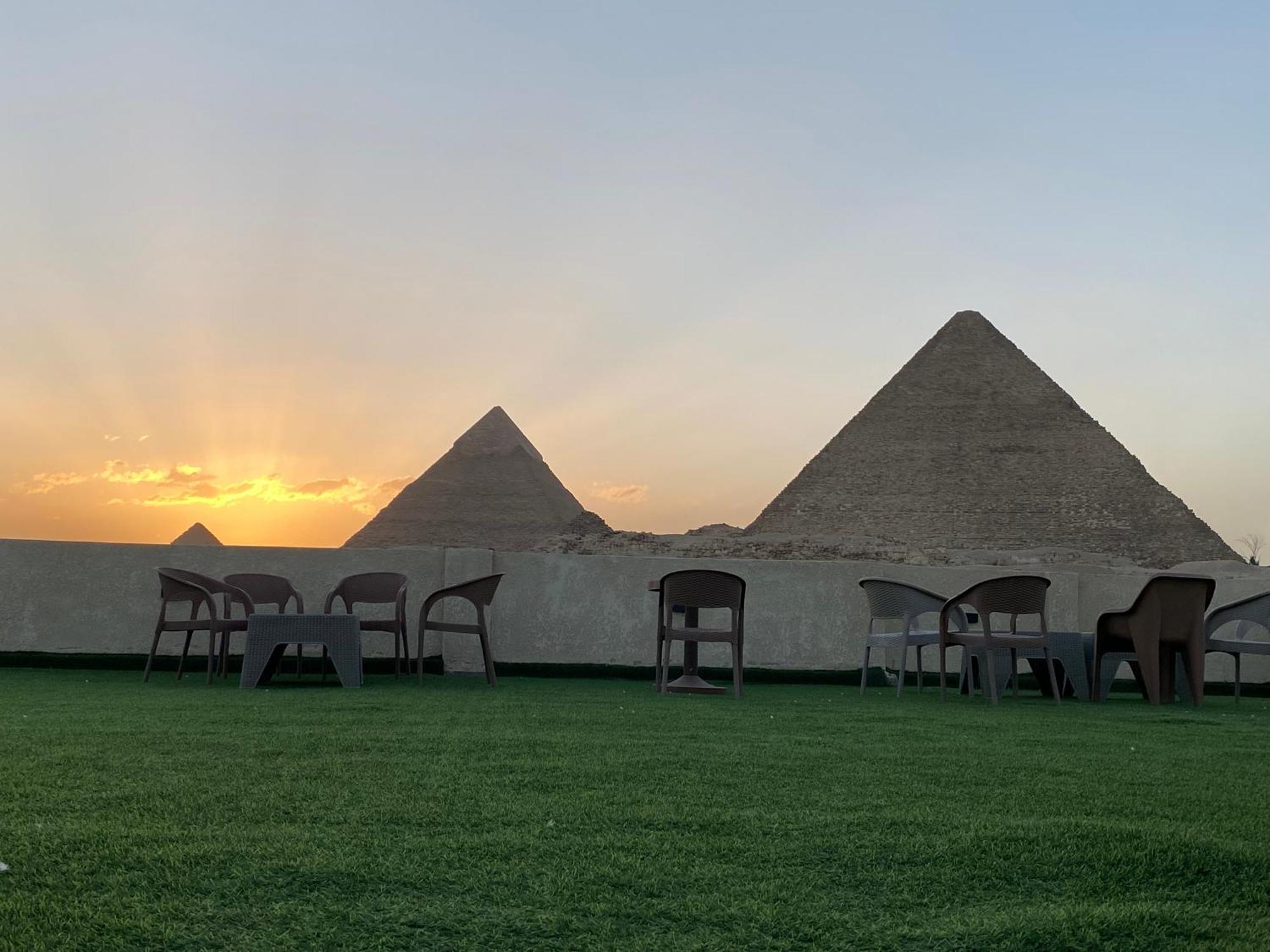 Isis Pyramids View Inn Kafret el-Gabal Exteriör bild