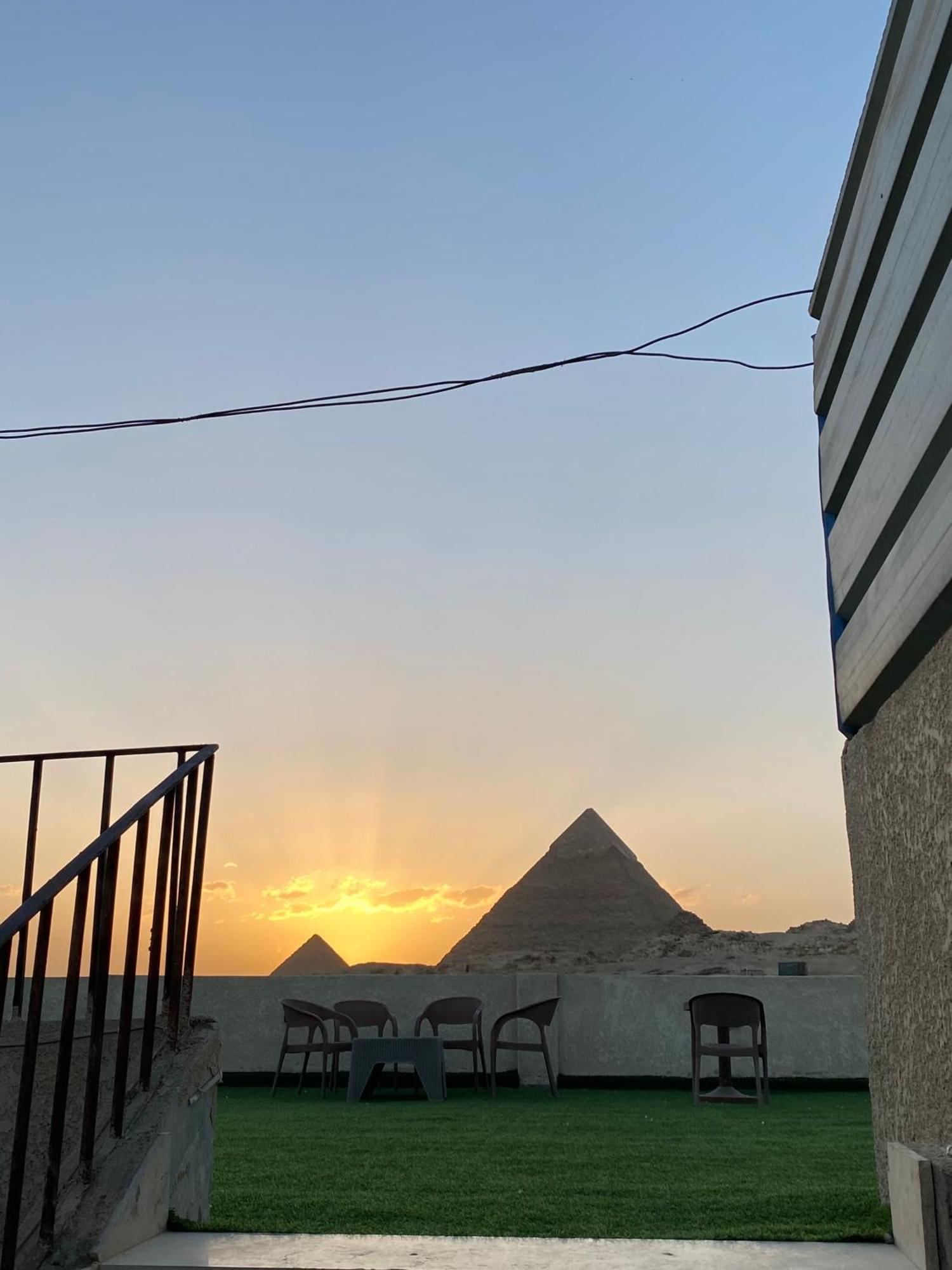 Isis Pyramids View Inn Kafret el-Gabal Exteriör bild