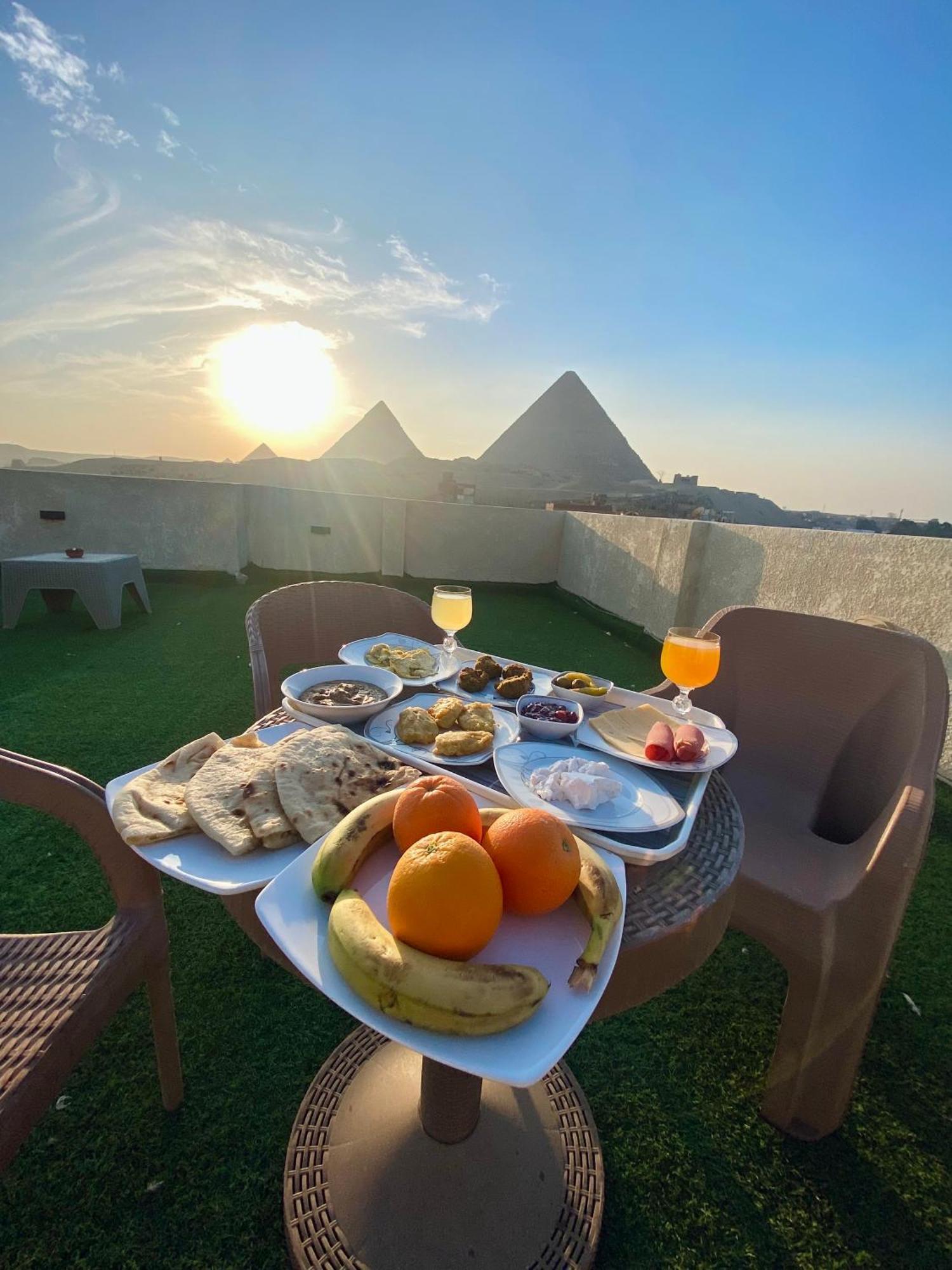 Isis Pyramids View Inn Kafret el-Gabal Exteriör bild