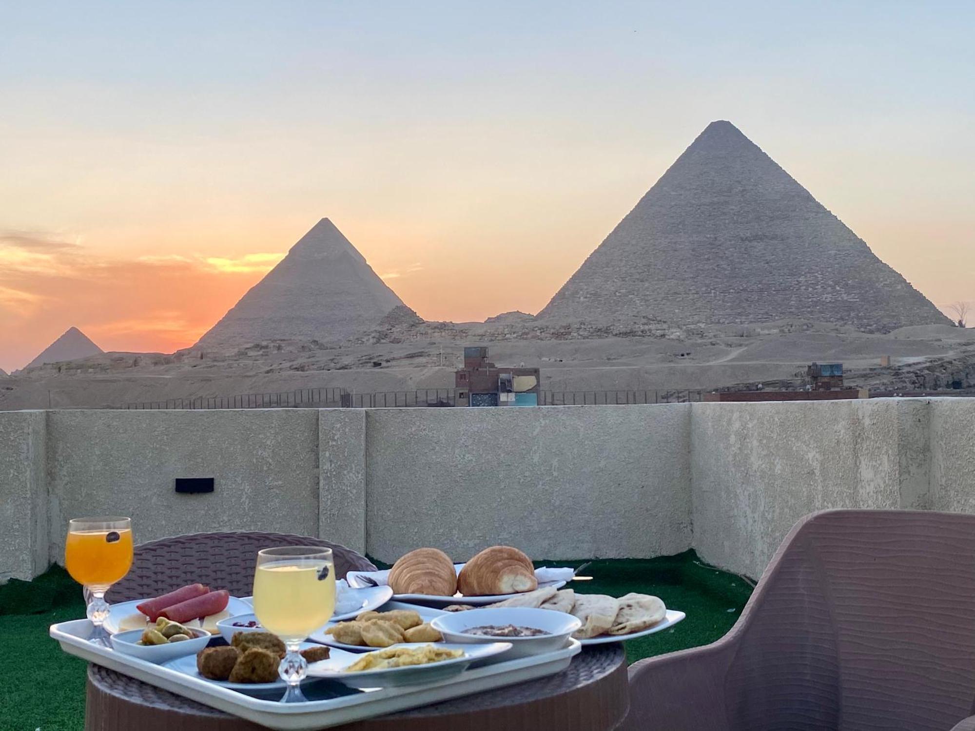 Isis Pyramids View Inn Kafret el-Gabal Exteriör bild