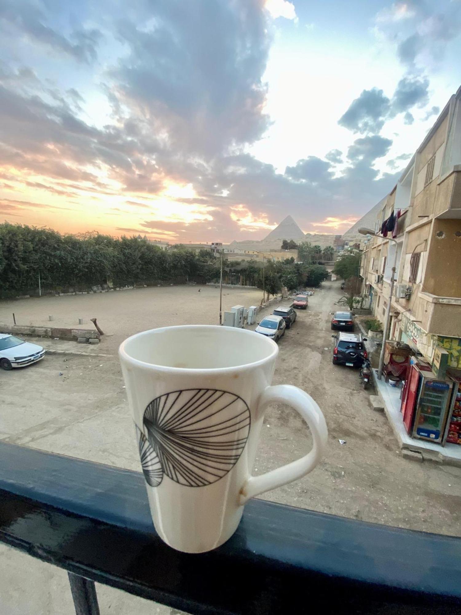 Isis Pyramids View Inn Kafret el-Gabal Exteriör bild